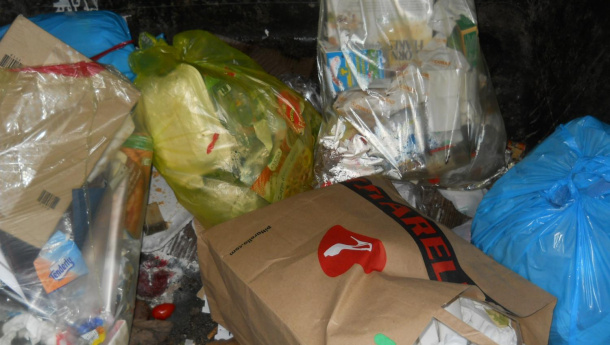 Immagine: Il porta a porta per i rifiuti arriva a San Salvario