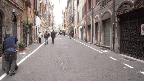 Immagine: Roma, via Urbana: no alla pedonalizzazione e sosta sarà consentita solo sul lato destro