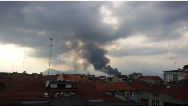 Immagine: Collegno, incendio alla discarica di Amiat. Arpa: