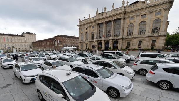 Immagine: Offensiva anti-Uber dei taxi corse collettive a prezzi bassi