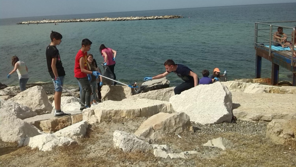 Immagine: Bari, #maresenzaplastica. Il 19 maggio 2015 l'assessore Petruzzelli alla presentazione dei dati consuntivi