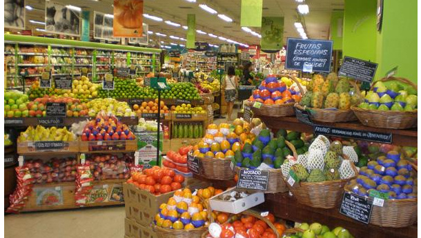 Immagine: Francia, il Parlamento approva legge che vieta ai supermercati di gettare cibo: devono darlo in beneficenza