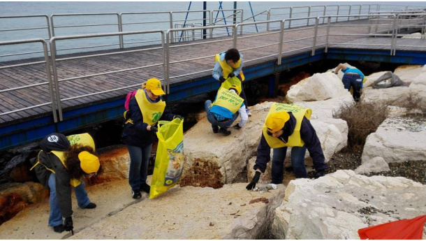 Immagine: Legambiente Puglia. spiagge e fondali puliti 2015. Al via la raccolta dei rifiuti spiaggiati (e non)