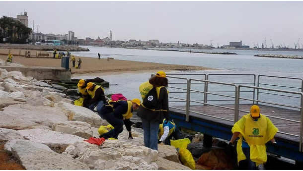 Immagine: Legambiente Puglia. Il programma di spiagge e fondali puliti 2015