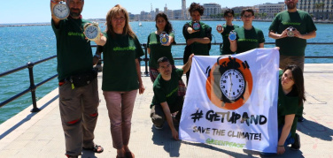 Clima. Greenpeace Bari suona la sveglia sul clima: «E' ora di abbandonare petrolio e carbone»