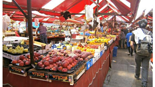 Immagine: Mercati di Torino: sembra allontanarsi lo sconto sulla Tari. Si producono gli stessi rifiuti di dieci anni fa