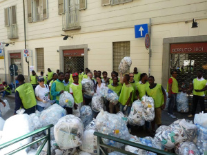 Papa Francesco a Torino, da piazza Vittorio recuperati 190 kili di carta e 192 di plastica