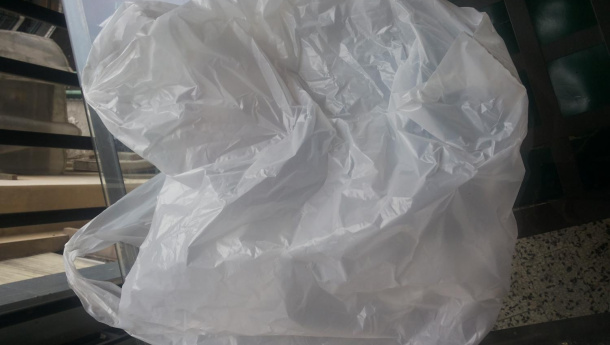 Immagine: Scoperti due Crai a Torino che distribuiscono sacchetti in plastica abusivi