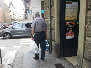 Scoperti due Crai a Torino che distribuiscono sacchetti in plastica abusivi