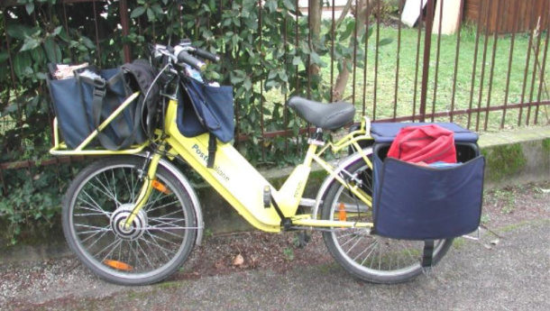 Immagine: Salve dalla rottamazione le cento bici dei postini di via Reiss Romoli
