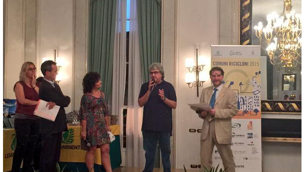Immagine: CONAI premia i vincitori del Concorso “Comuni Ricicloni” 2015