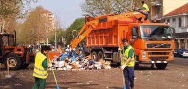 Tassa rifiuti troppo cara, attacco all’Amiat