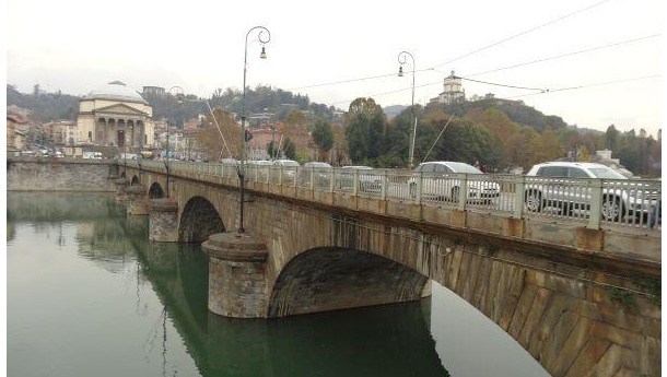 Immagine: Torino, dal 13 luglio linee Gtt deviate per la chiusura del ponte della Gran Madre