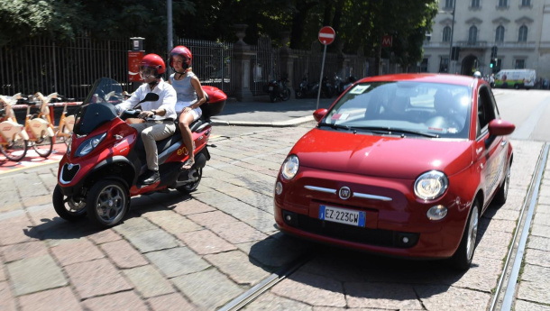 Immagine: A Milano parte il primo scooter sharing: i 150 veicoli Piaggio di Enjoy