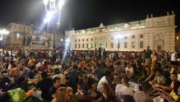 Immagine: Botellón reciclón, ecco come è andata la festa in piazza Carlo Alberto a Torino