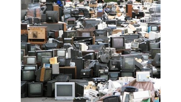 Immagine: Rifiuti elettronici: 41,8 milioni di tonnellate prodotte in tutto il mondo nel 2014. L'europa in testa con 15,6 kg a persona