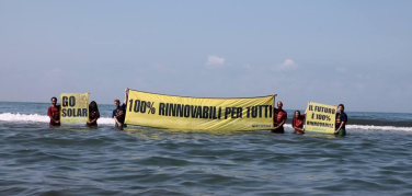 Greenpeace: a Roma volontari e turisti mobilitati per un Mediterraneo 100% rinnovabile