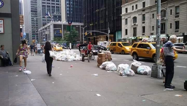 Immagine: Romani  che da New York rispondono al New York Times. Ma anche Le Monde bacchetta Roma