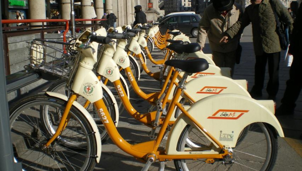 Immagine: Mobilità condivisa, a Milano l'età media dell'utente del bike sharing è superiore a quella dell'utente del car sharing?