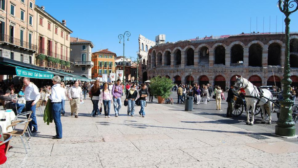 Immagine: Verona, CoReVe premia la città per essere all’avanguardia nella raccolta del vetro