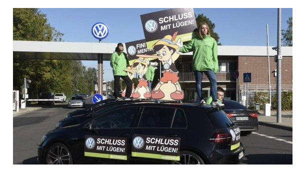 Immagine: Emissioni truccate: nella Ue la CO2 supera del 40% i livelli dei test. A un privato costa 450 euro l'anno