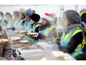 FeedingThe5000, il pranzo con gli avanzi per 5000 persone, arriva a Milano