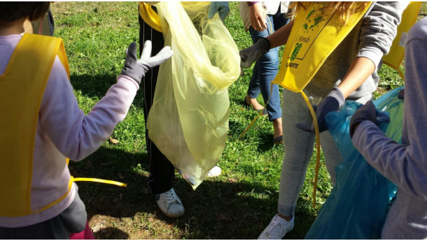 Immagine: Puliamo il mondo, con Ecodom a lezione di educazione ambientale