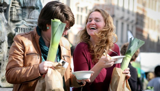 Immagine: Da Parigi a Milano passando per Atene, il banchetto di recupero per 5000 persone