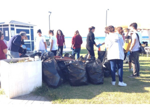 Mare senza plastica. 185 chili di rifiuti indifferenziati recuperati dai volontari