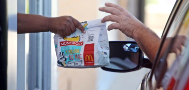 Nessun attraversamento della ciclabile, i ciclisti di Londra vincono battaglia legale contro McDonald's