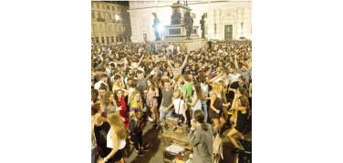 Stanotte il Botellon riempie piazzale Valdo Fusi