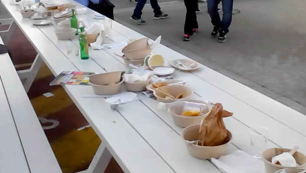 Immagine: Raccolta differenziata ad Expo. Se è il senso civico dei visitatori che manca ... / VIDEO