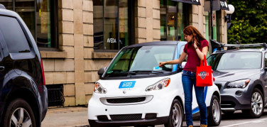 Tra giovani è boom dell'auto condivisa, la proprietà non più un 