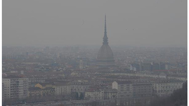 Immagine: Torino ri-sfora dai primi di novembre il limite giornaliero di 50 µg/m³ di  PM10