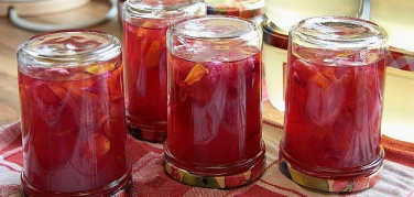 Spreco di cibo, le marmellate di Giulia Iasta con frutta di recupero | Video