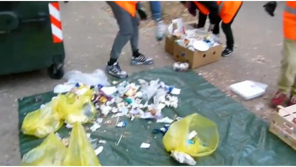 Immagine: Torino, con il trash mob in Vanchiglia la raccolta differenziata supera l'86%