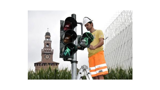 Immagine: Milano, semafori a LED e più efficienti. Il Comune stanzia 4,7 milioni