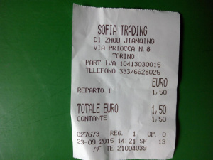 Torino, da Porta Palazzo a Vanchiglia i sacchetti illegali sono di moda