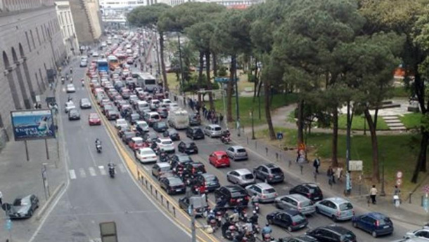 Immagine: Napoli, esteso anche a venerdì 4 dicembre il blocco del traffico