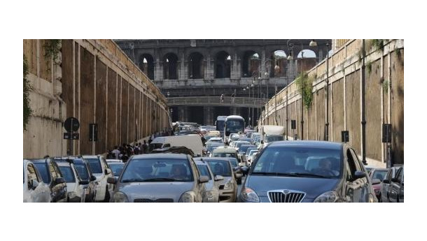Immagine: Prosegue allarme PM10 a Roma: targhe alterne il 4 e 5 dicembre