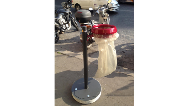 Immagine: Giubileo, a Roma cestini trasparenti per i rifiuti sui percorsi giubilari