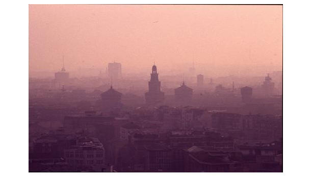 Immagine: Smog a Milano. Dal 17 al 24 dicembre si viaggia tutto il giorno su Atm, timbrando una sola volta