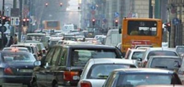 Smog, Milano blocca il traffico:  28, 29 e 30 dicembre dalle 10 alle 16, stop ad auto e moto