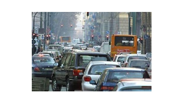 Immagine: Smog, Milano blocca il traffico:  28, 29 e 30 dicembre dalle 10 alle 16, stop ad auto e moto