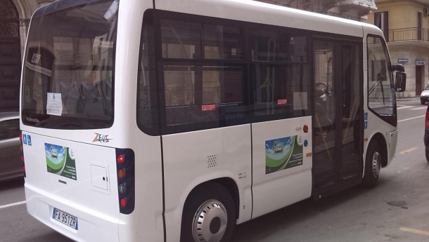 Immagine: A Triggiano (Bari) per prendere l'autobus (elettrico) in tempo basta una APP