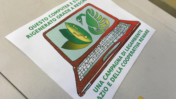 Immagine: SERR, Legambiente consegna computer rigenerati alle scuole