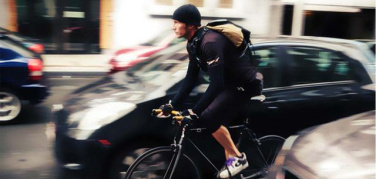 La mobilità in bicicletta, tante ombre e qualche luce