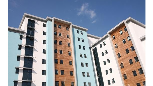 Immagine: Luci comuni a led, raccolta olii esausti, servizi condivisi: i condomìni italiani alla sfida della sostenibilità