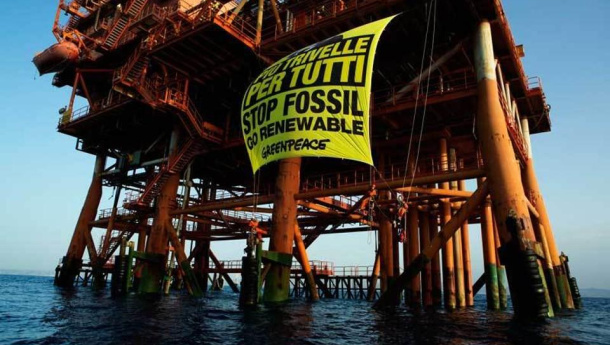 Immagine: Greenpeace sul referendum trivelle: 