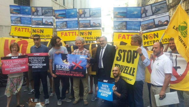 Immagine: Referendum trivelle, la Consulta boccia i ricorsi delle Regioni. No Triv: “Nessun giudizio di merito”